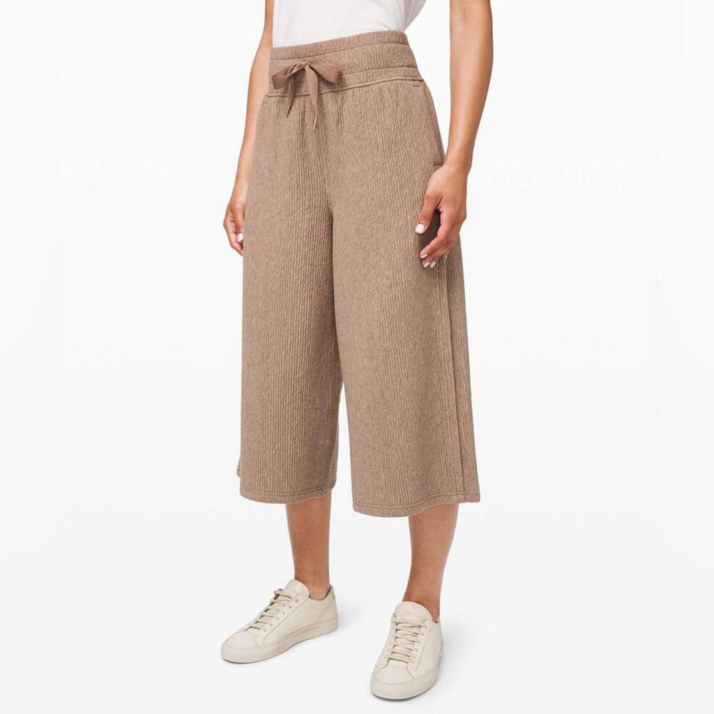 1 Lululemon Retreat Yourself Crop - Heathered Soft Sand - Picture 4 of 9